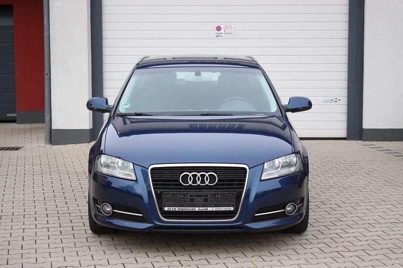 Blau Gebraucht 2012 Audi A3 Ambiente Limousine | 7.250 € (Fairer Preis) - Bild 1/4