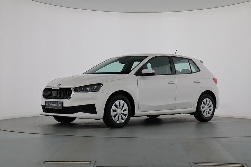 Candyweiss Gebraucht 2022 Skoda Fabia Ambition Kleinwagen | 13.879 € (Guter Preis) - Bild 1/4