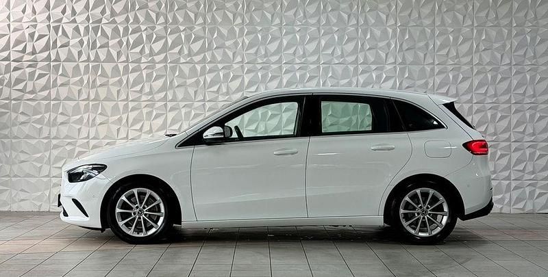 Gebraucht Mercedes B220 190 PS (139 kW) 2019 Weiß Van / Kleinbus