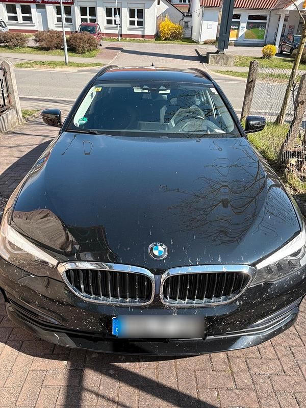 Schwarz Gebraucht 2019 BMW 530 Sport Line Kombi | 22.000 € (Superpreis) - Bild 1/4