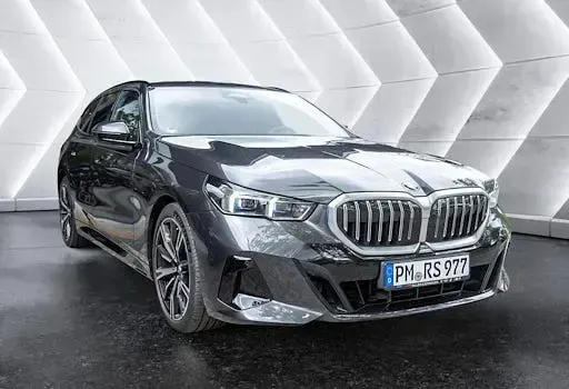 Gebraucht BMW 520 208 PS (152 kW) 2025 Grau Kombi
