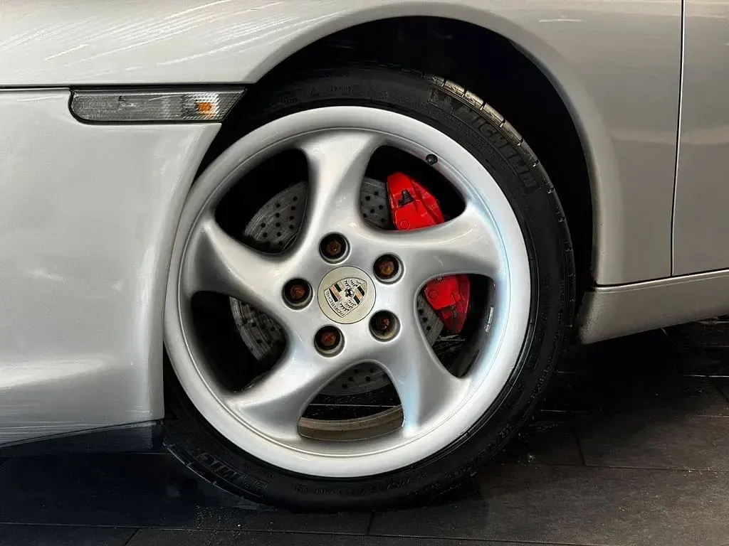 Używany Porsche 996 320 KM (235 kW) 2002 Szary