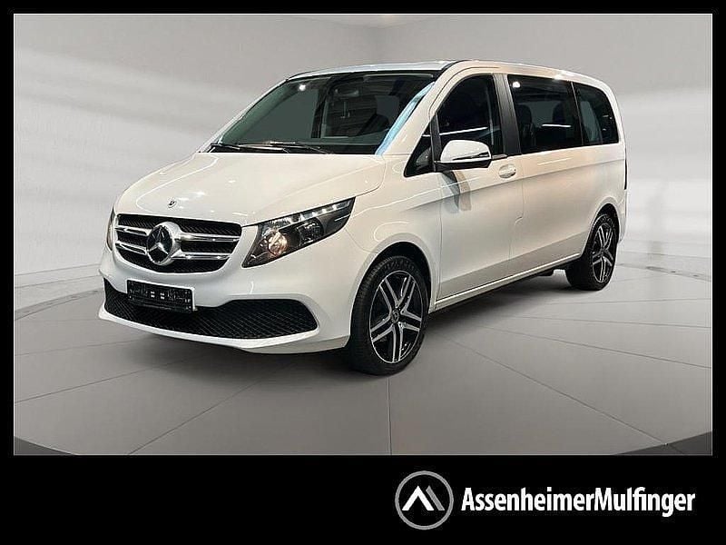 Arktikweiss Gebraucht 2021 Mercedes V220 Van / Kleinbus | 44.890 € (Fairer Preis) - Bild 1/4