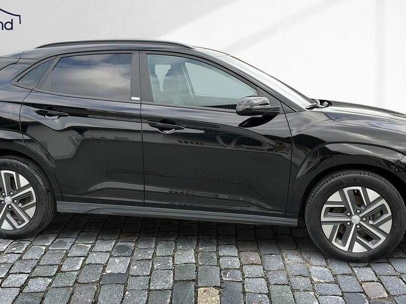 Gebraucht Hyundai Kona Trend 100 kW (136 PS) 2021 Schwarz SUV