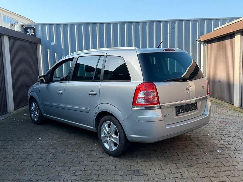 Gebraucht Opel Zafira Edition 140 PS (102 kW) 2010 Silber Van / Kleinbus