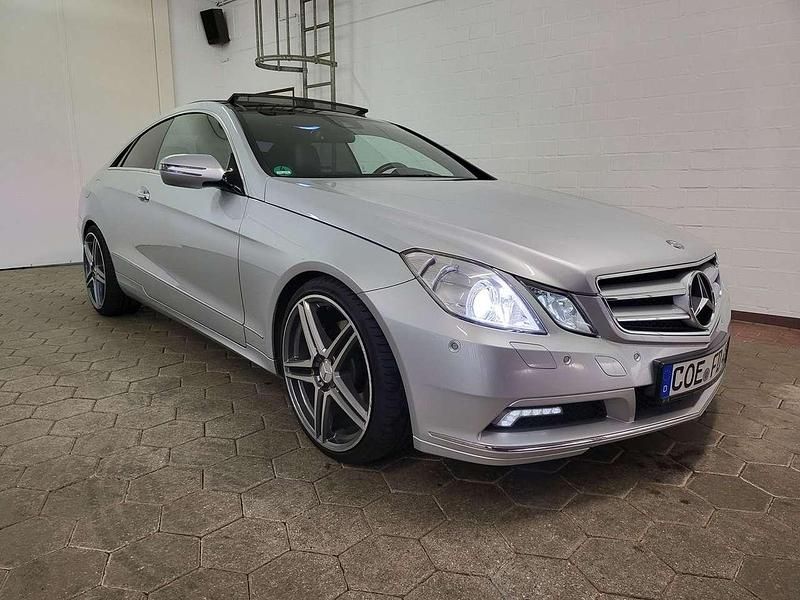 Gebraucht Mercedes E350 Avantgarde 292 PS (214 kW) 2009 Silber Coupé