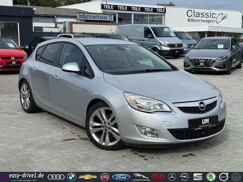 Silber Gebraucht 2011 Opel Astra Design Edition Limousine | 2.990 € (Superpreis) - Bild 1/4