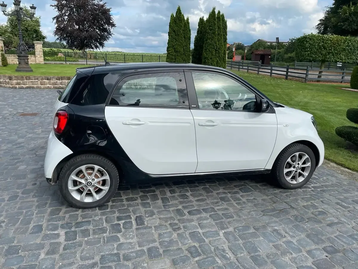 Gebraucht Smart ForFour 66 PS (48 kW) 2016 Weiß Kleinwagen