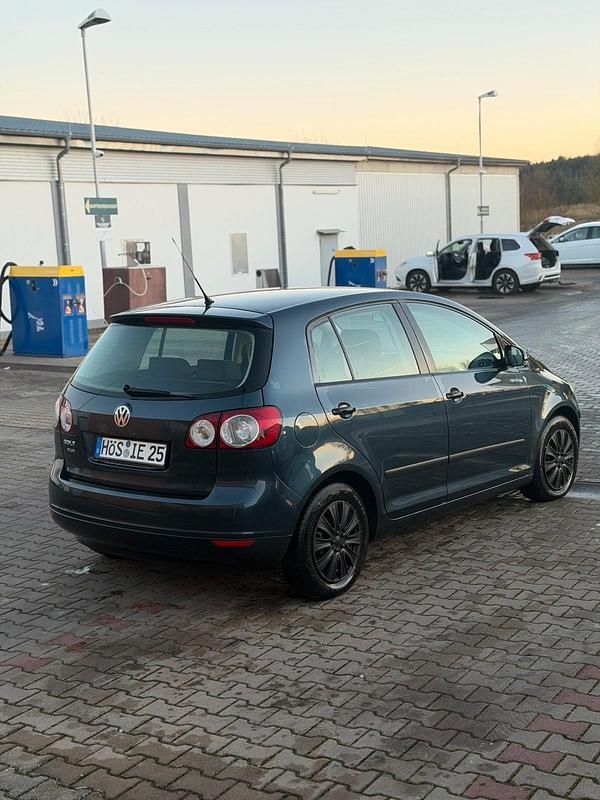 Blau Gebraucht 2005 VW Golf IV Kleinwagen | 3.000 € (Etwas zu teuer) - Bild 1/4