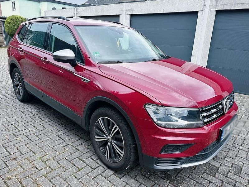 Rot Gebraucht 2018 VW Tiguan Allspace Comfortline SUV | 19.500 € (Guter Preis) - Bild 1/4