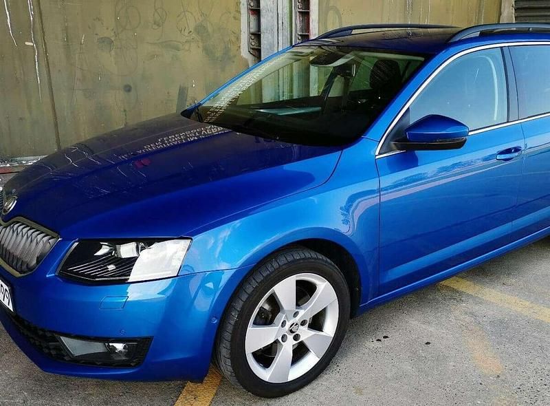 Blau Gebraucht 2017 Skoda Octavia Ambition Kombi | 9.200 € (Superpreis) - Bild 1/4