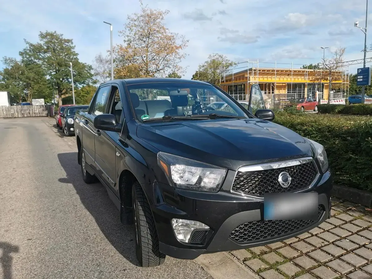 Gebraucht SsangYong Actyon 156 PS (114 kW) 2013 Schwarz Pickup
