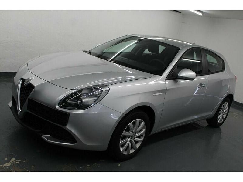 Silber Gebraucht 2021 Alfa Romeo Giulietta Kleinwagen | 16.999 € - Bild 1/4