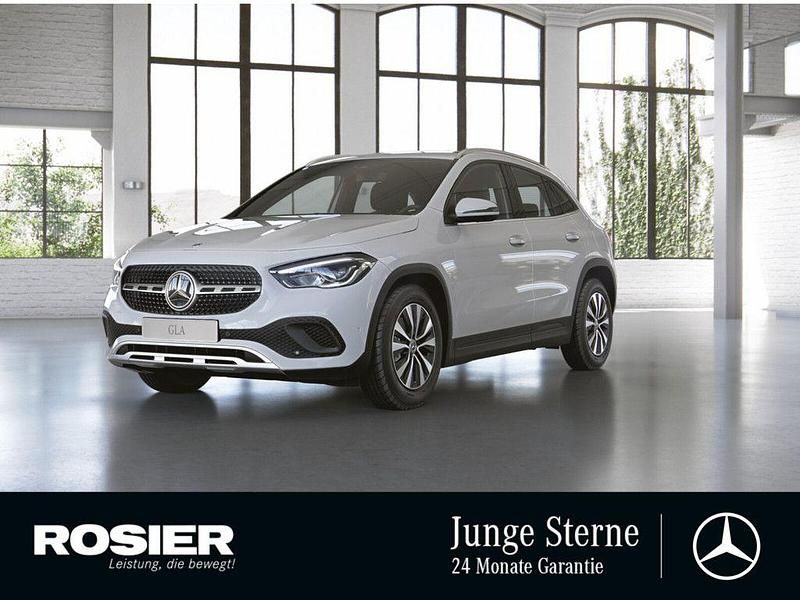 Weiss / polarweiß Gebraucht 2020 Mercedes GLA200 SUV | 27.450 € (Superpreis) - Bild 1/4
