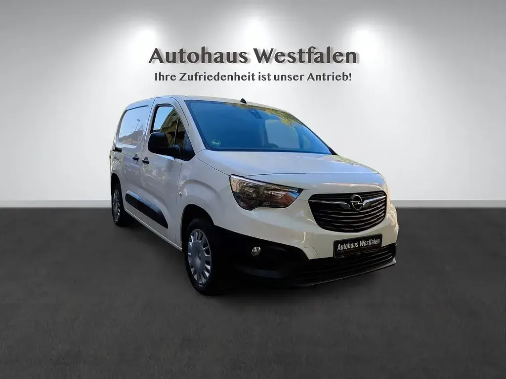 Używany Opel Combo Selection 102 KM (75 kW) 2019 Biały Minivan