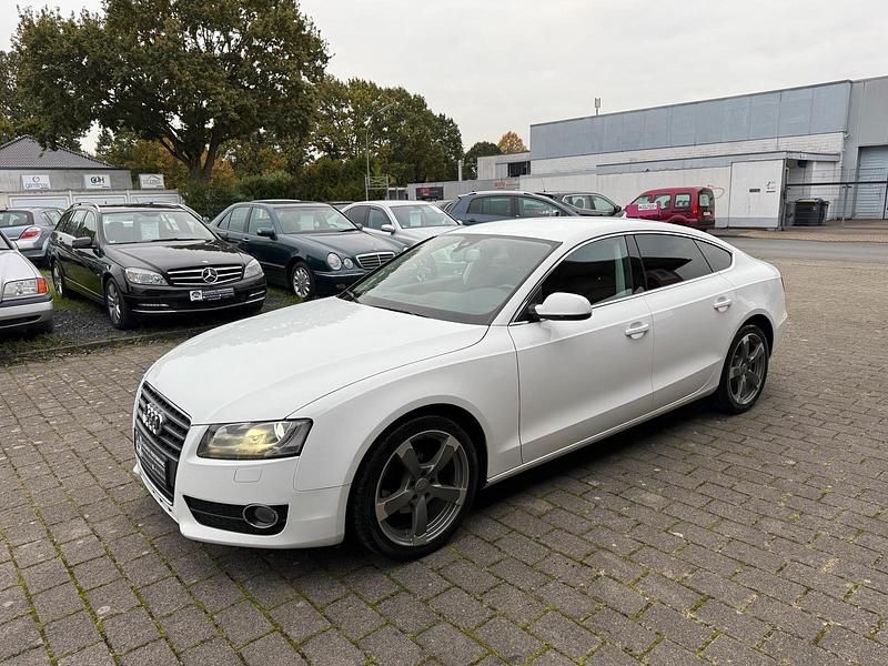 Weiß Gebraucht 2010 Audi A5 Sportback Premium Coupé | 9.599 € (Fairer Preis) - Bild 1/4