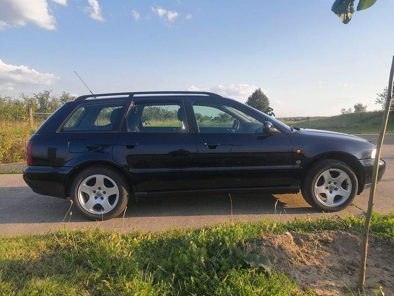 Gebraucht Audi A4 125 PS (91 kW) 1996 Violet Kombi