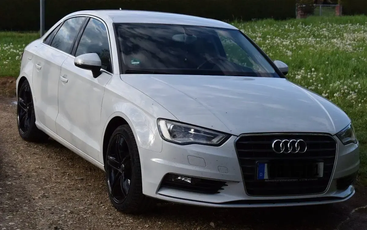 Gebraucht Audi A3 Ambiente 110 PS (80 kW) 2015 Weiß Limousine