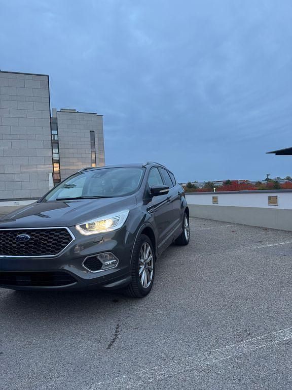 Grau Gebraucht 2017 Ford Kuga Vignale SUV | 16.500 € (Guter Preis) - Bild 1/4