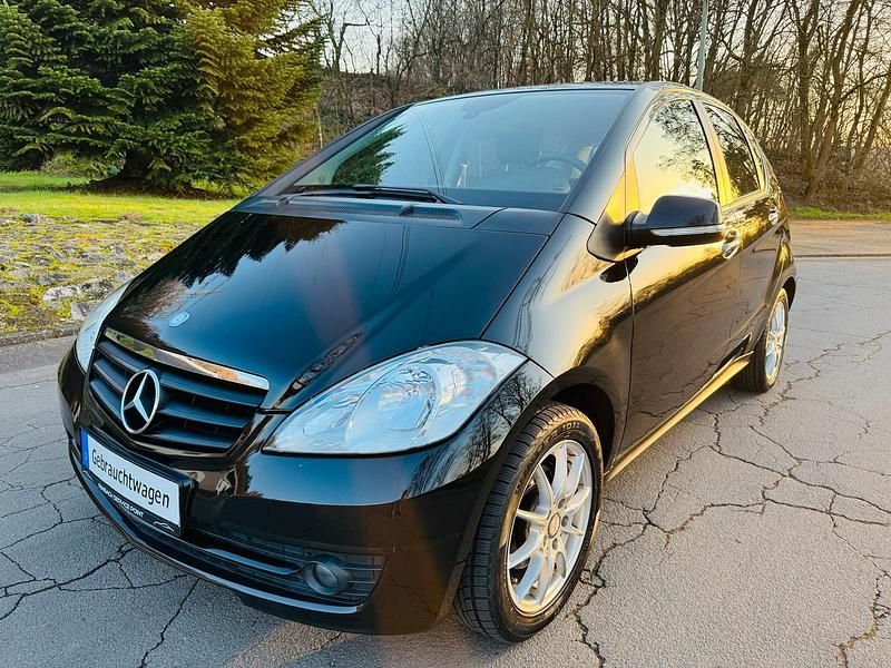Gebraucht Mercedes A180 109 PS (80 kW) 2012 Schwarz Limousine