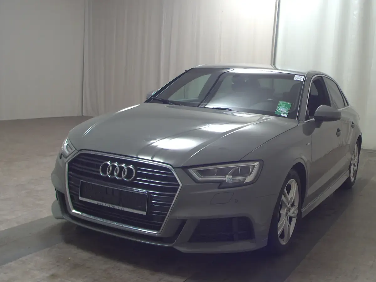 Usado Audi A3 S-Line 150 HP (110 kW) 2020 Cinzento Sedan