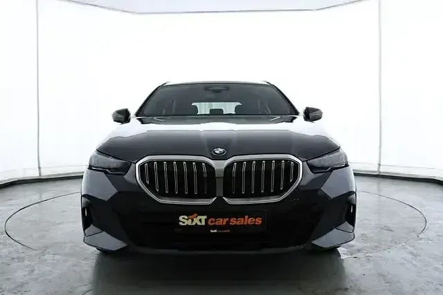 Gebraucht BMW 520 M Sport 208 PS (152 kW) 2025 Grau Kombi