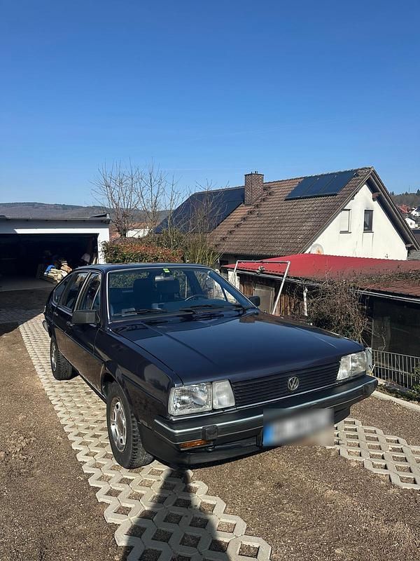 Second-hand VW Passat 115 CP (84 kW) 1982 Albastru Berlinǎ