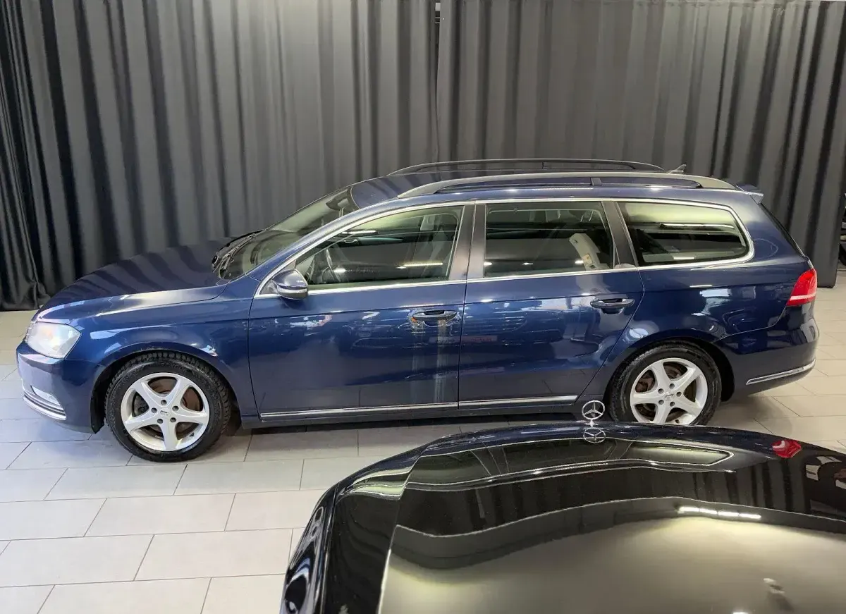 Gebraucht VW Passat Comfortline 105 PS (77 kW) 2012 Blau Kombi