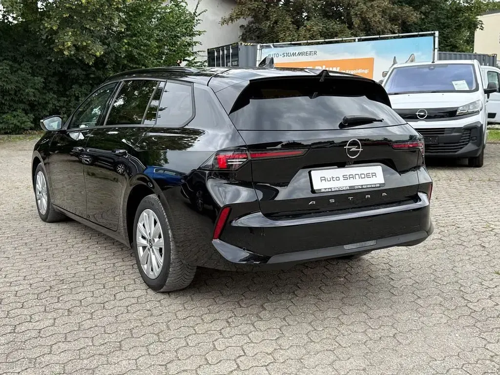 Gebraucht Opel Astra Enjoy 131 PS (96 kW) 2024 Schwarz Kleinwagen