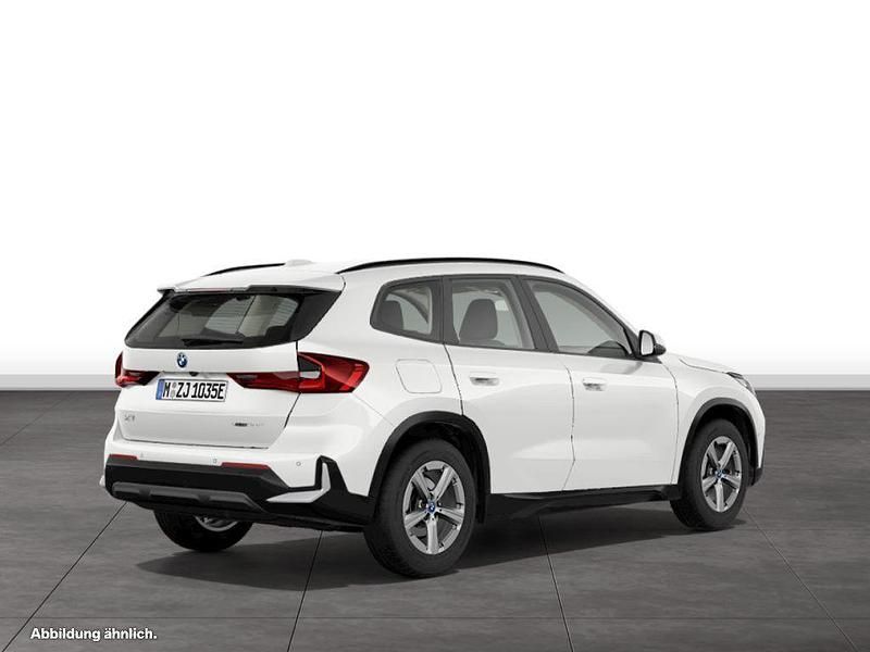 Mineralweiß metallic Gebraucht 2024 BMW X1 Shadowline SUV | 48.844 € (Fairer Preis) - Bild 1/2