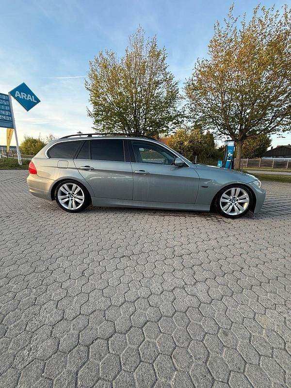 Gebraucht BMW 325 218 PS (160 kW) 2006 Grau Kombi