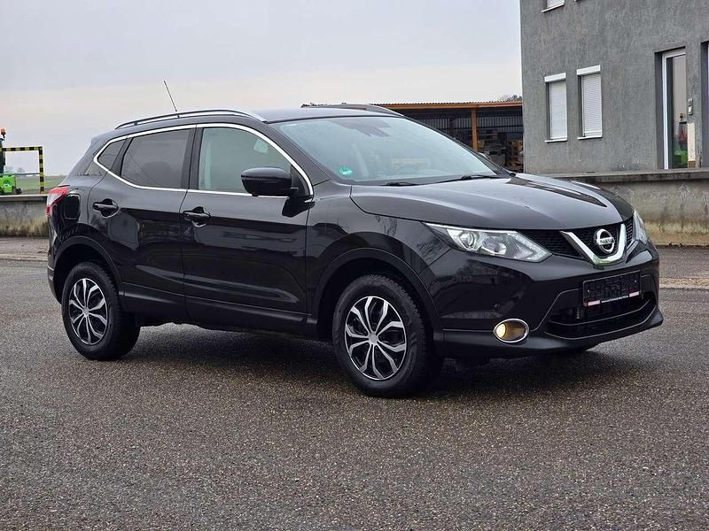 Black (m) Gebraucht 2016 Nissan Qashqai Tekna SUV | 10.890 € (Superpreis) - Bild 1/4