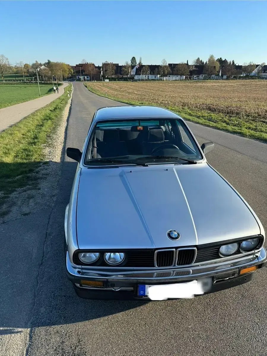 Gebraucht BMW 324 Performance 117 PS (86 kW) 1986 Silber Limousine