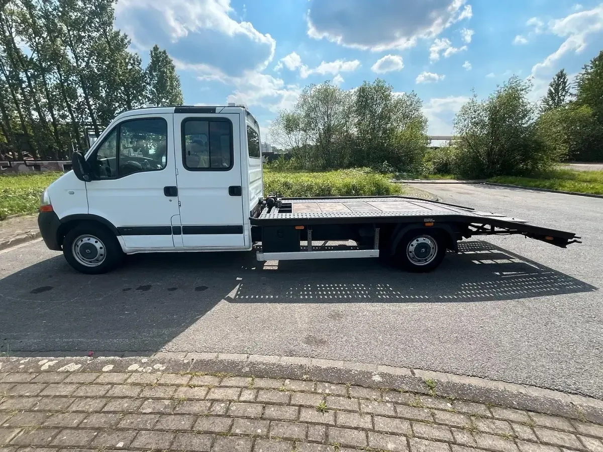Używany Renault Master 101 KM (74 kW) 2008 Biały Sedan/Limuzyna