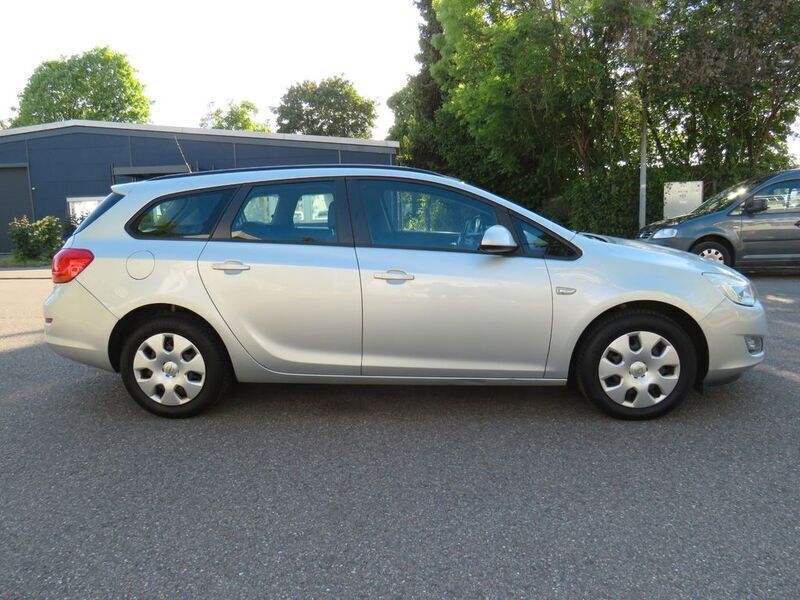 Gebraucht Opel Astra Selection 101 PS (74 kW) 2011 Silber Kombi