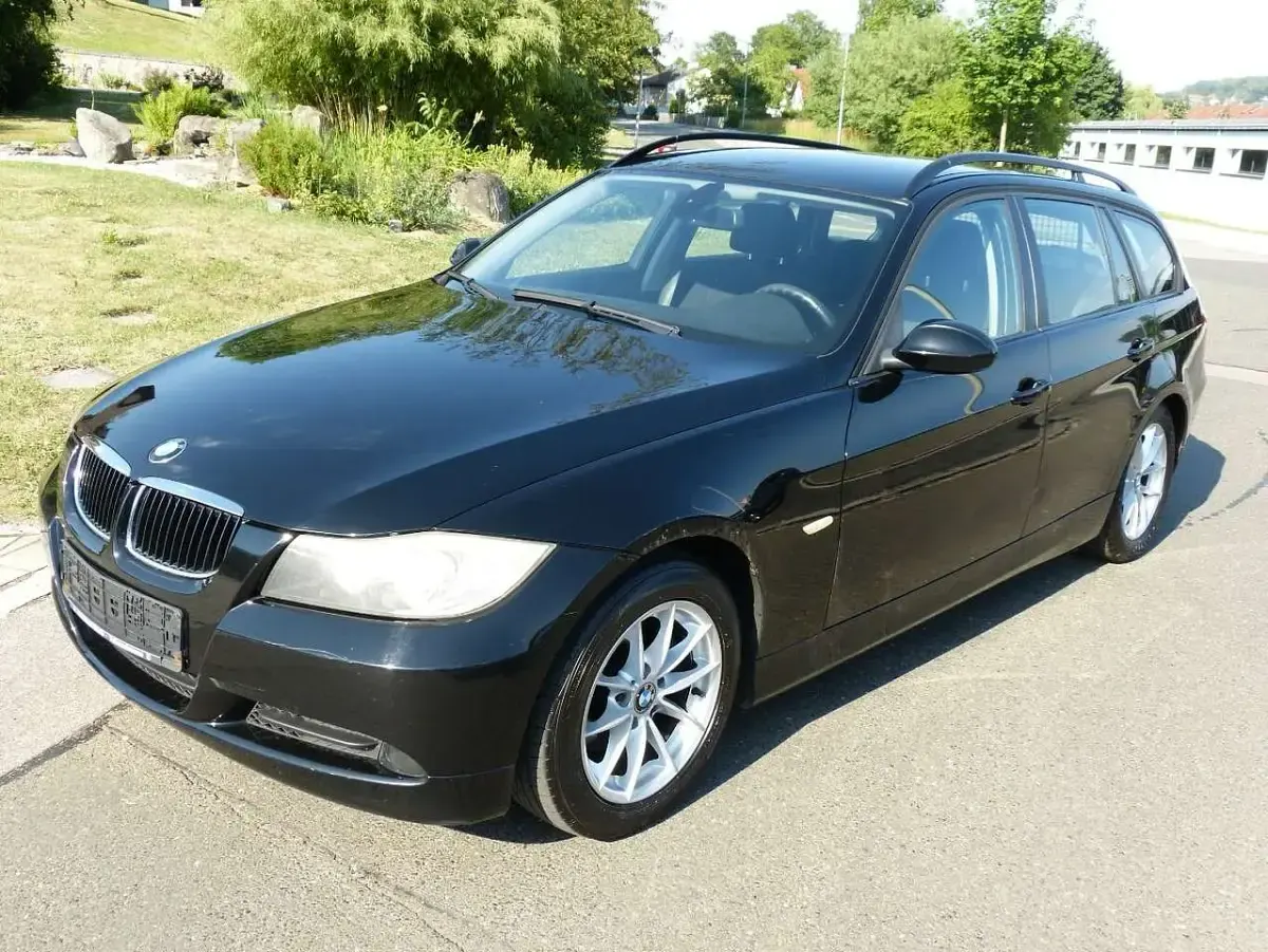 Gebraucht BMW 320 163 PS (119 kW) 2007 Schwarz Kombi