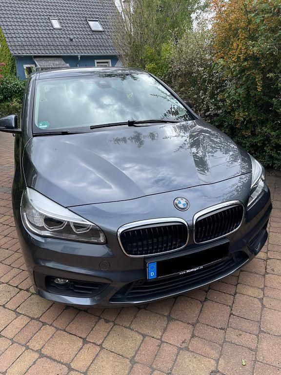Grau Gebraucht 2016 BMW 218 Active Tourer Advantage Van / Kleinbus | 13.650 € (Guter Preis) - Bild 1/4
