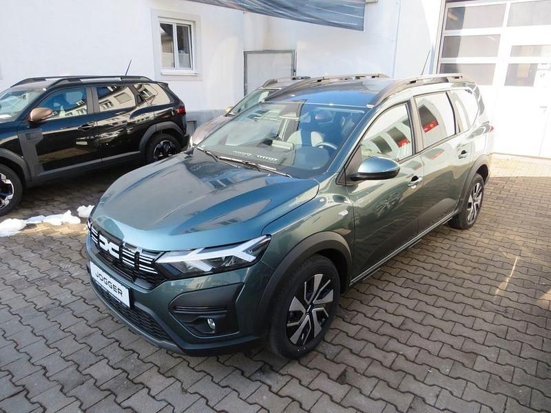 Neu Dacia Jogger Expression 110 PS (80 kW) 2025 Grün Van / Kleinbus