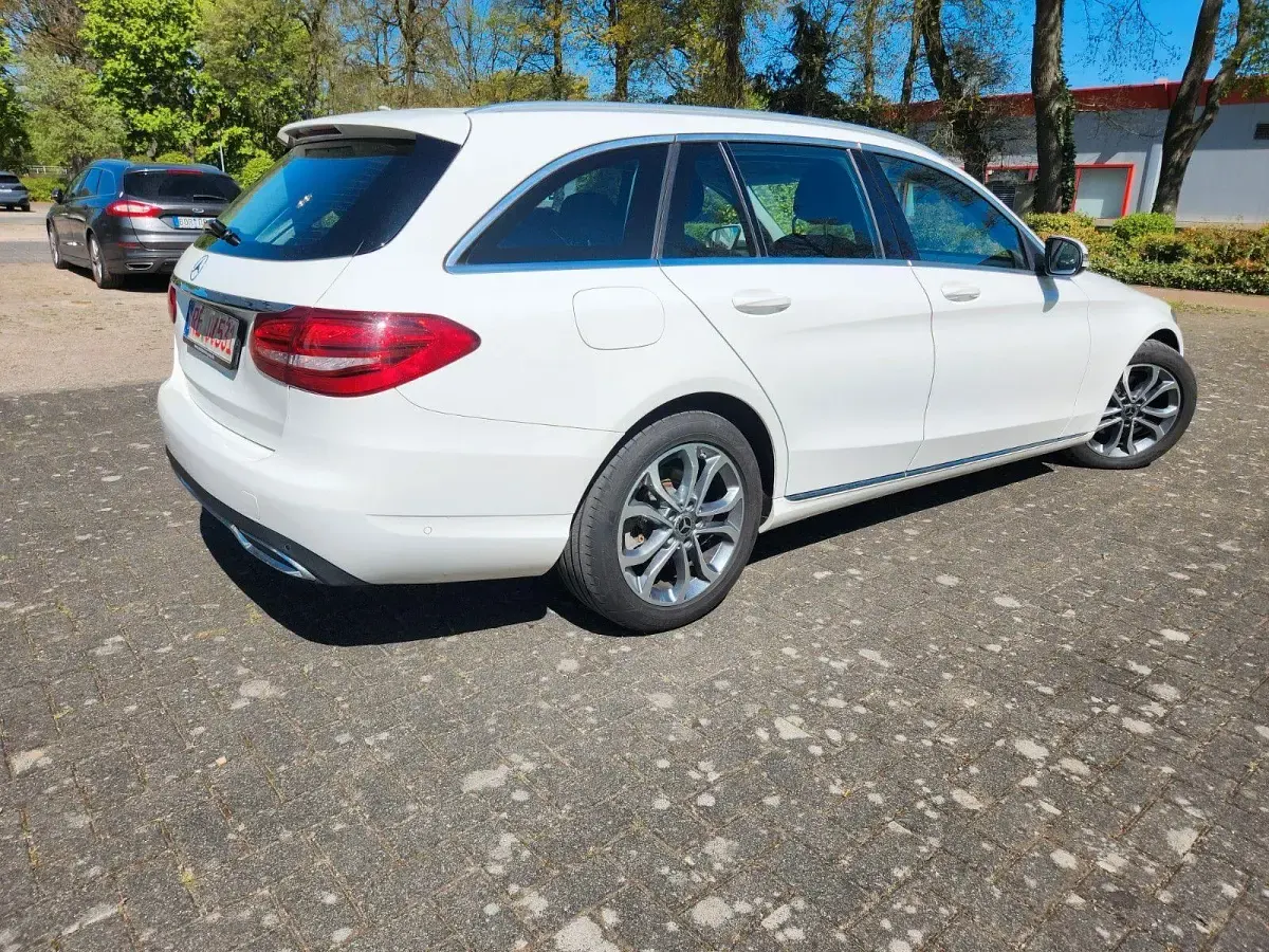 Gebraucht Mercedes C220 Avantgarde 170 PS (125 kW) 2017 Weiß Kombi