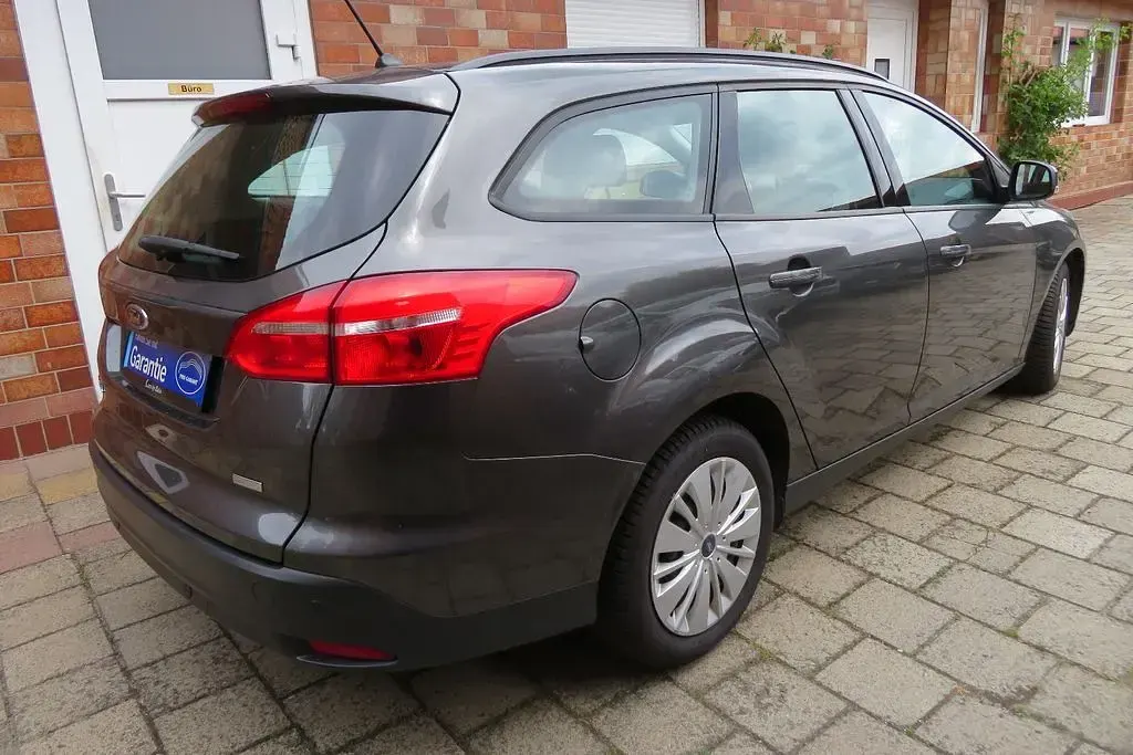 Gebraucht Ford Focus 125 PS (91 kW) 2018 Grau Limousine