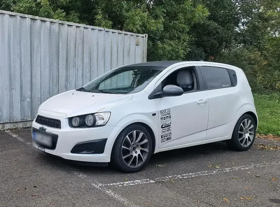 Gebraucht Chevrolet Aveo 101 PS (74 kW) 2013 Weiß Kleinwagen
