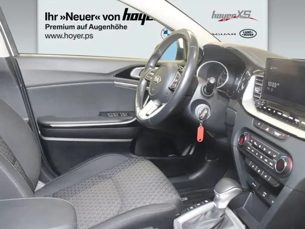 Gebraucht Kia Ceed 136 PS (100 kW) 2021 (wd) cararraweiss Kleinwagen