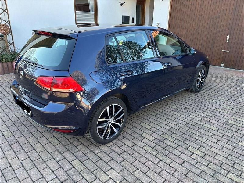 Gebraucht VW Golf VII Comfortline 140 PS (102 kW) 2012 Blau Limousine