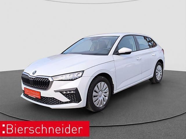 Weiß Gebraucht 2025 Skoda Scala Essence Kleinwagen | 17.990 € (Superpreis) - Bild 1/4