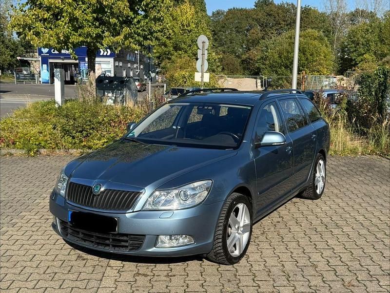 Blau Gebraucht 2010 Skoda Octavia Ambiente Kombi | 5.990 € (Guter Preis) - Bild 1/4