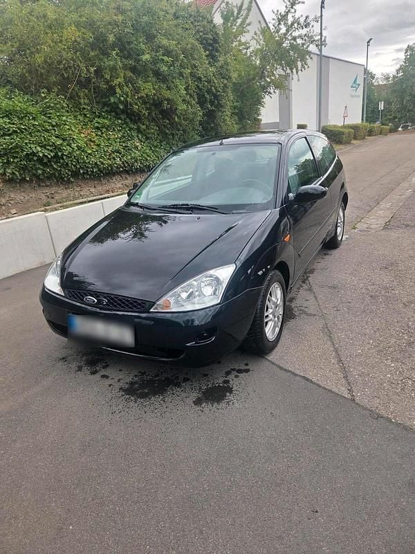 Gebraucht Ford Focus 100 PS (73 kW) 2001 Schwarz Kleinwagen