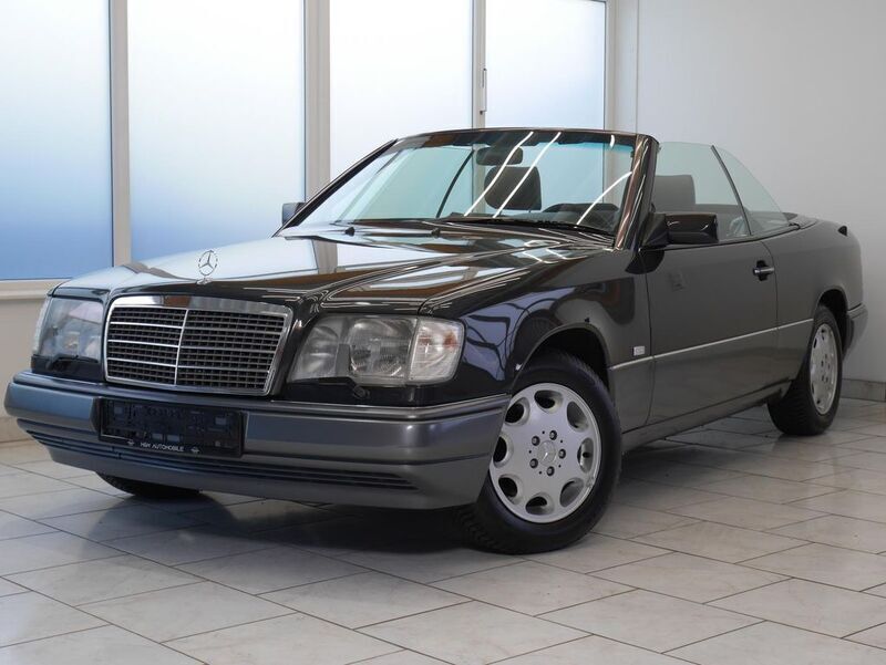 Blau Gebraucht 1994 Mercedes E320 Cabrio | 45.499 € - Bild 1/4