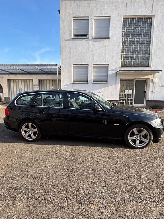 Gebraucht BMW 330 272 PS (200 kW) 2009 Schwarz Kombi