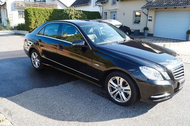 Gebraucht Mercedes E350 306 PS (225 kW) 2012 Schwarz Limousine