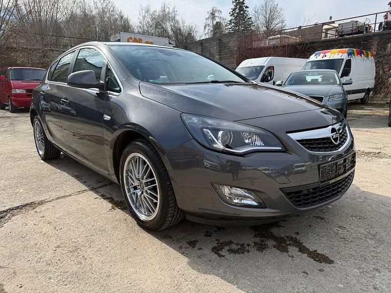 Gebraucht Opel Astra Innovation 140 PS (102 kW) 2011 Grau Limousine